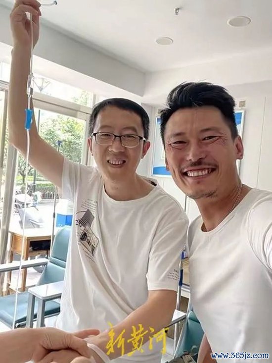 党文杰(左)和李俊(右)第一次碰头。本文图片由受访者提供
